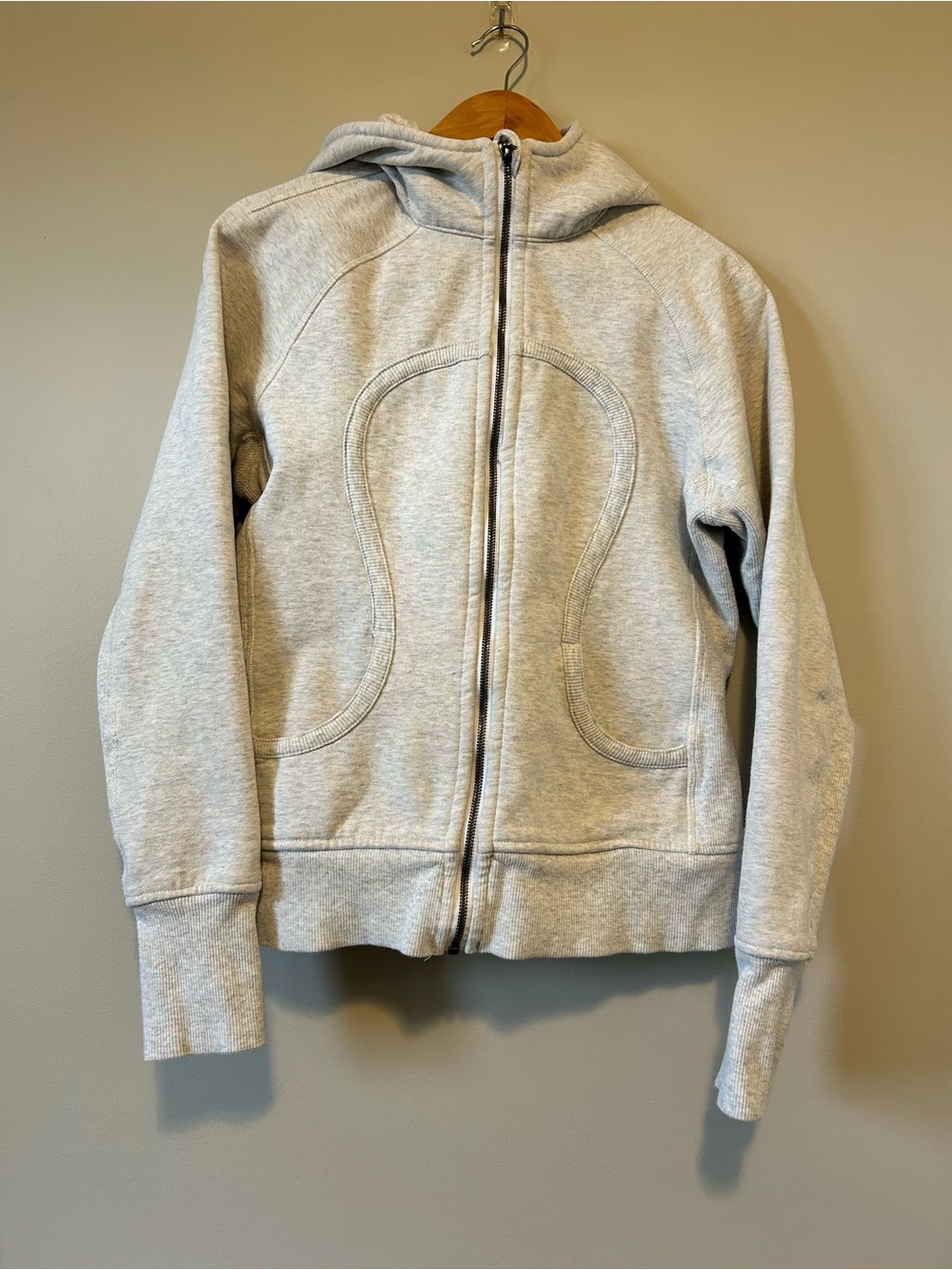 Lululemon Scuba Hoodie III
Heathered White *Sparkle